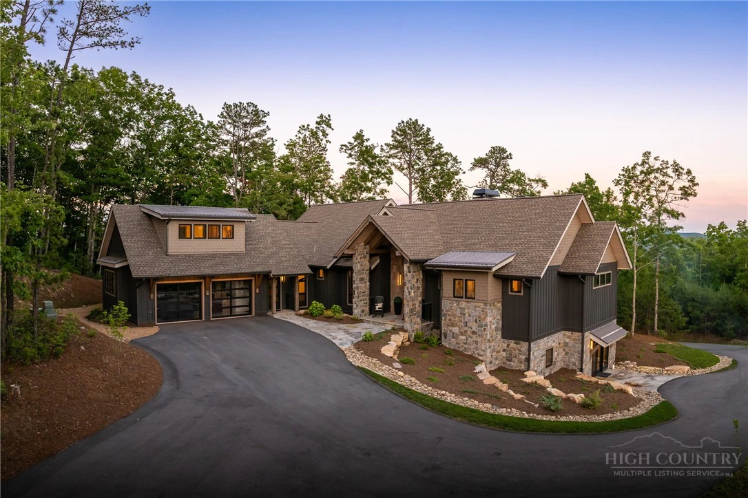 Image number 1 for the current listing