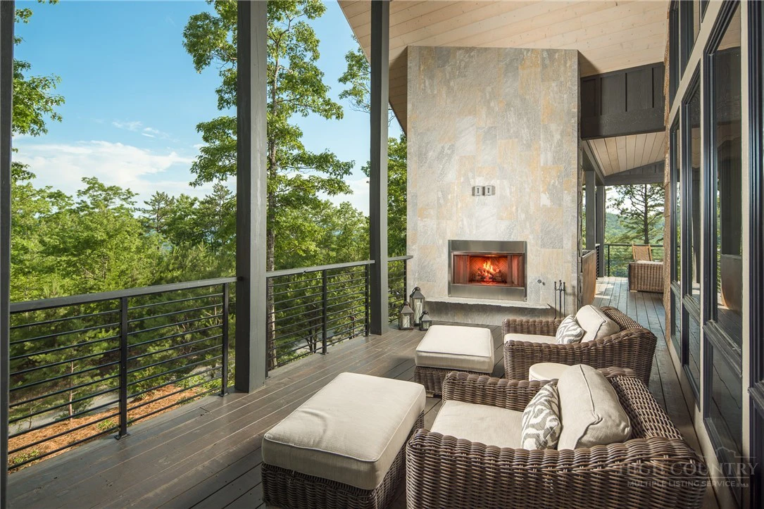 Image number 11 for the current listing