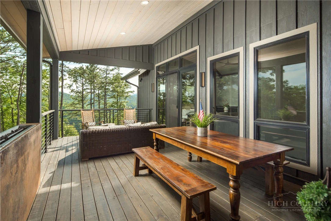 Image number 15 for the current listing