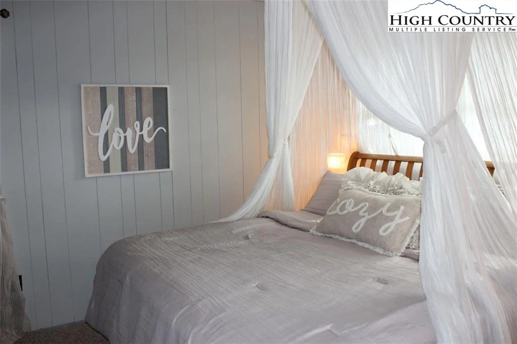 Image number 2 for the current listing