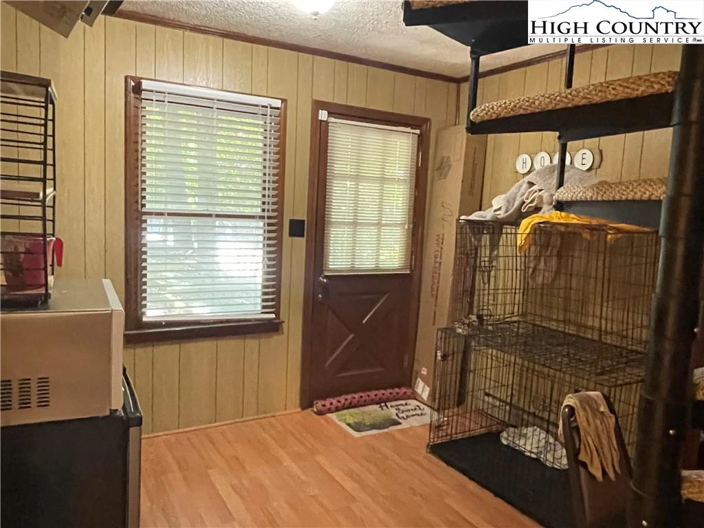 Image number 12 for the current listing