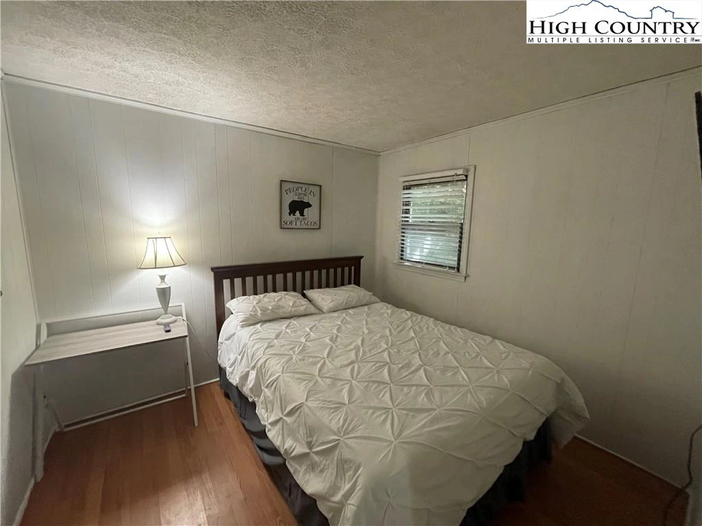 Image number 10 for the current listing