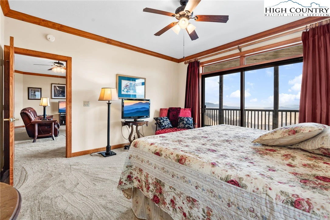 Image number 3 for the current listing