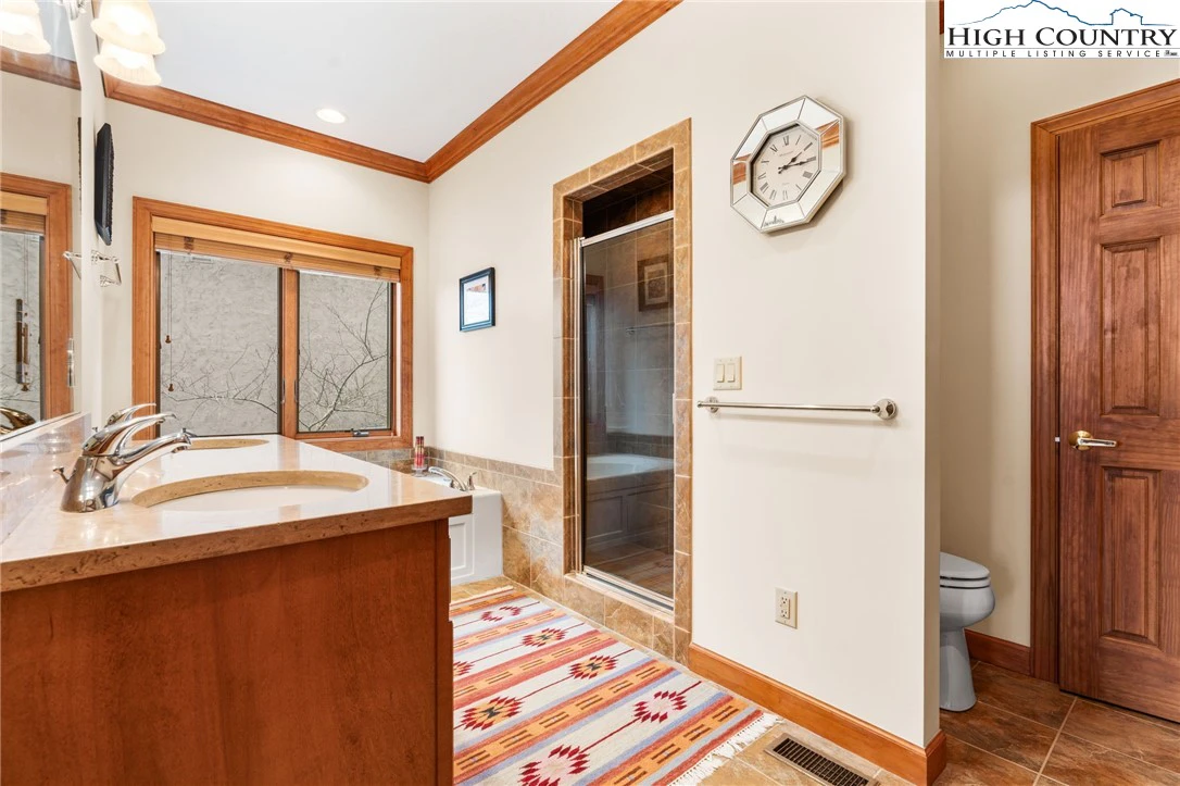 Image number 5 for the current listing