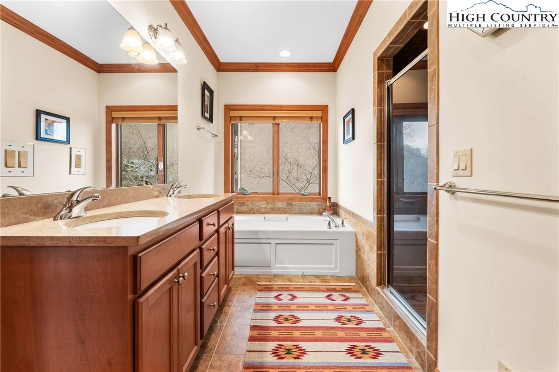 Image number 6 for the current listing