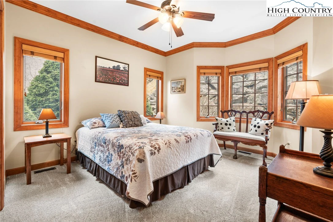 Image number 9 for the current listing