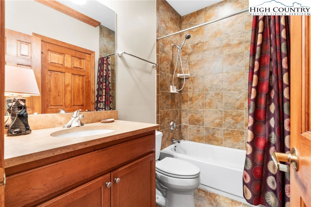 Image number 2 for the current listing