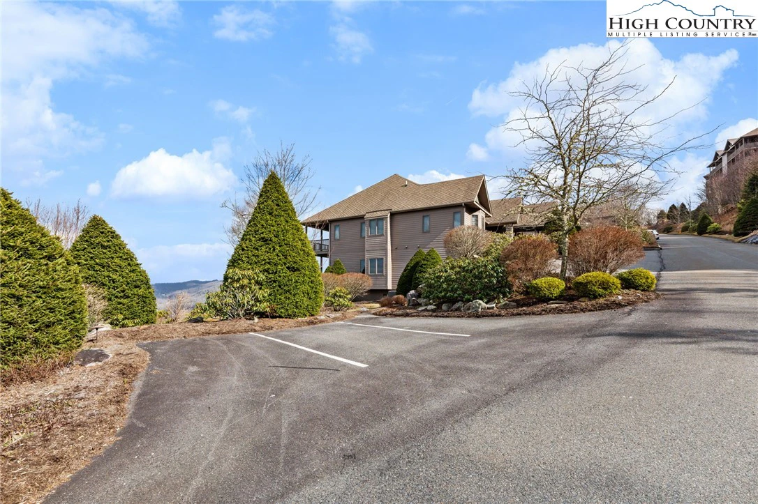 Image number 17 for the current listing