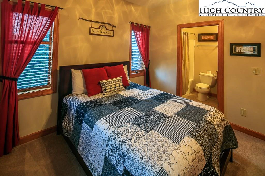 Image number 3 for the current listing