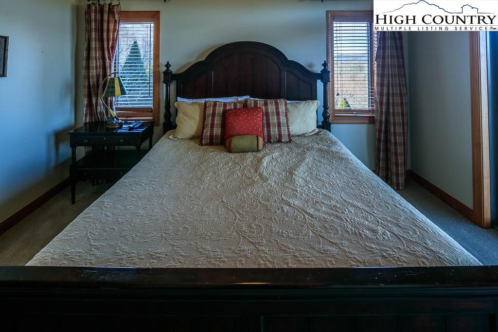 Image number 6 for the current listing