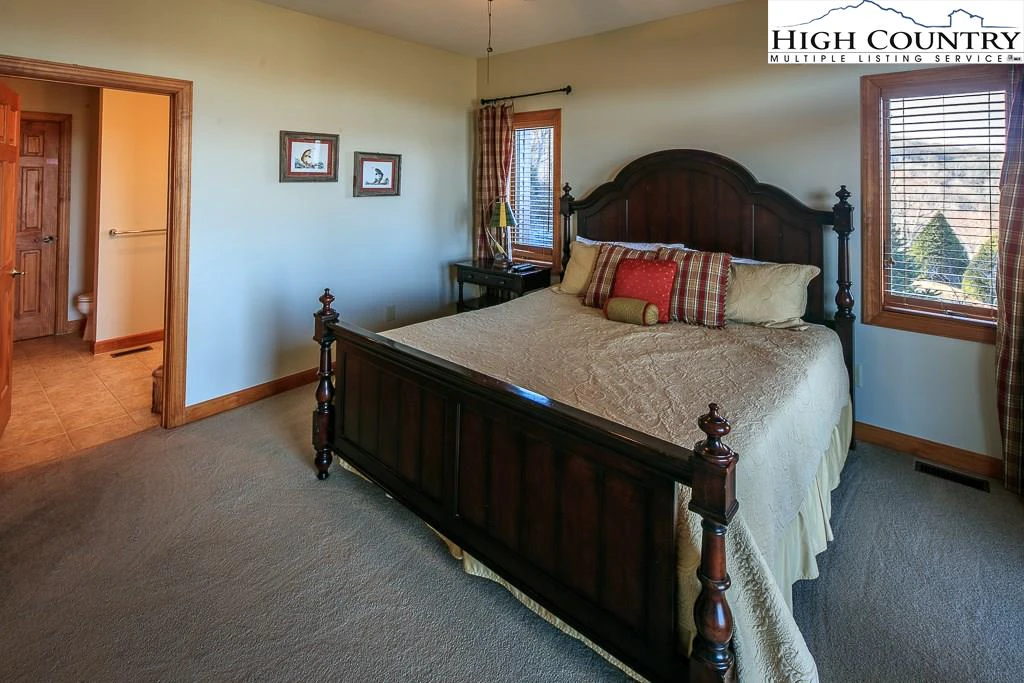 Image number 7 for the current listing