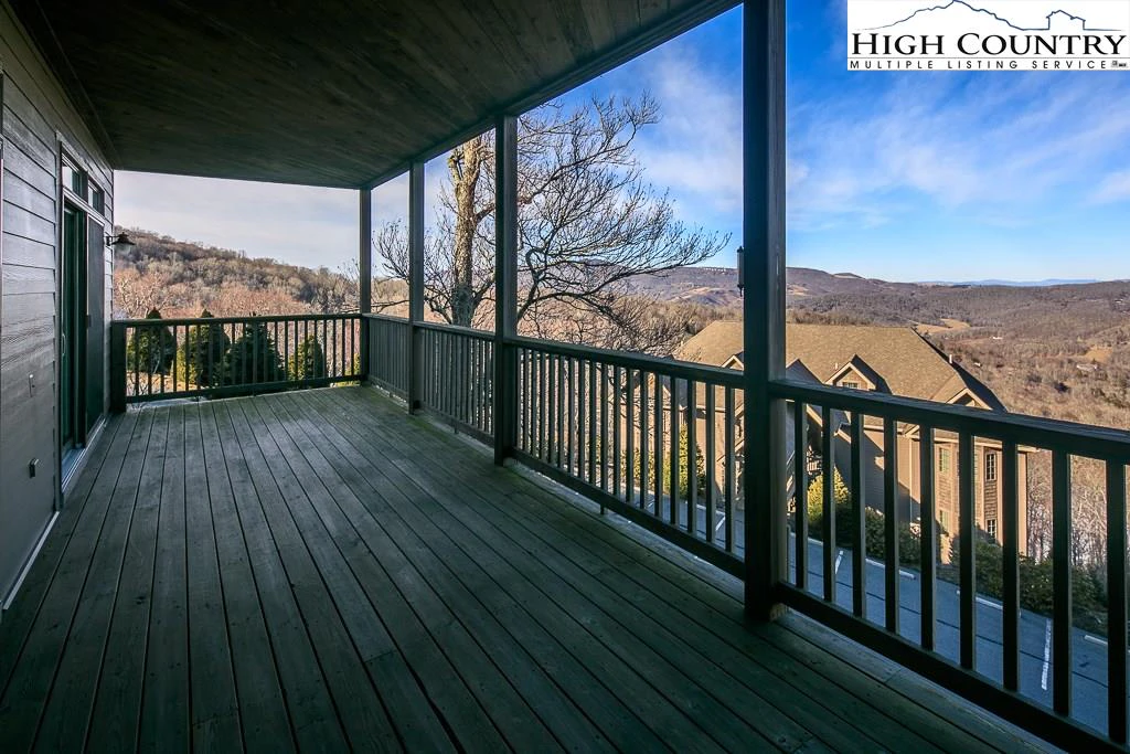 Image number 14 for the current listing