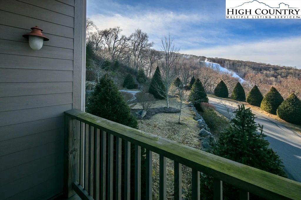 Image number 16 for the current listing