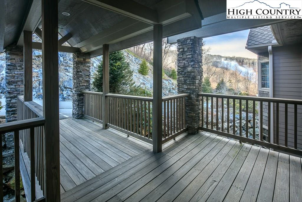 Image number 17 for the current listing