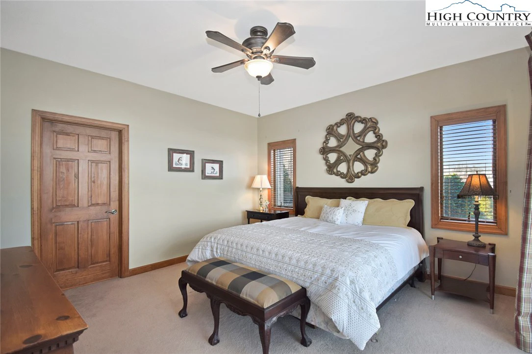 Image number 9 for the current listing