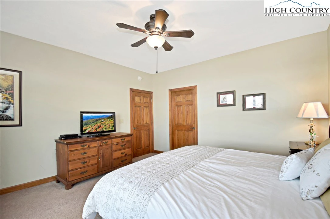 Image number 10 for the current listing
