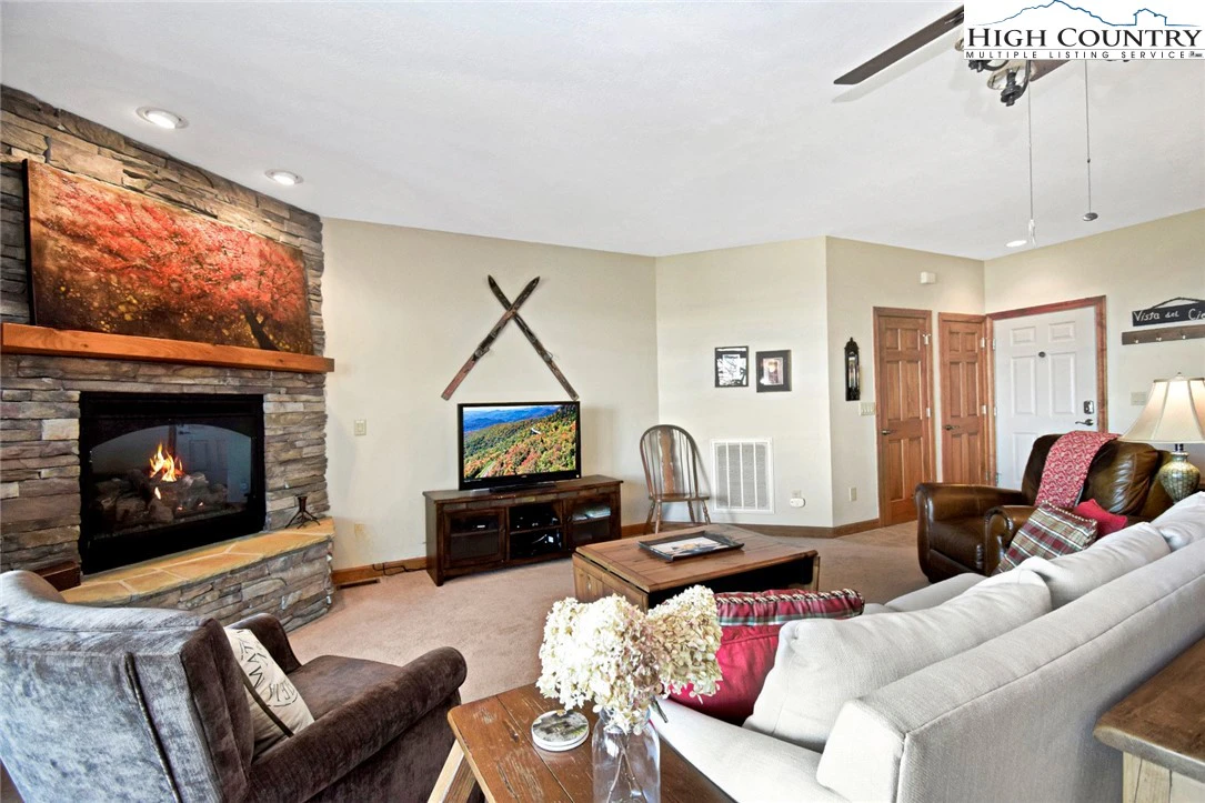 Image number 3 for the current listing