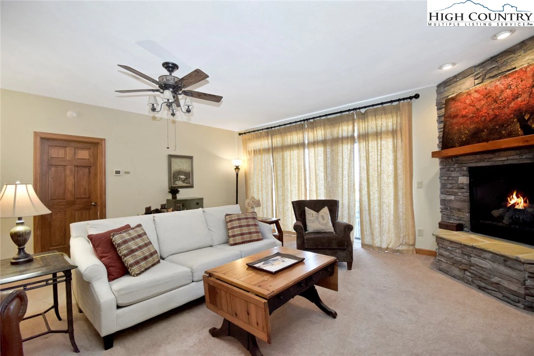 Image number 7 for the current listing