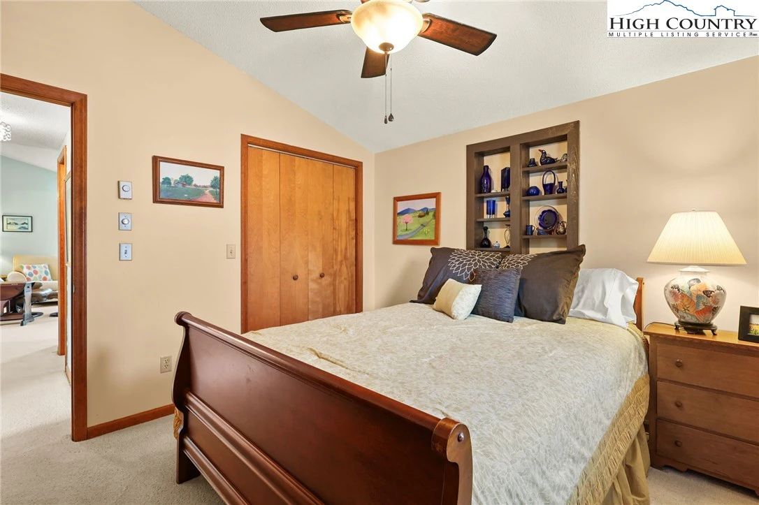 Image number 14 for the current listing