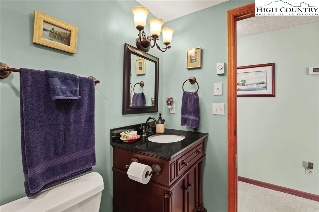 Image number 3 for the current listing