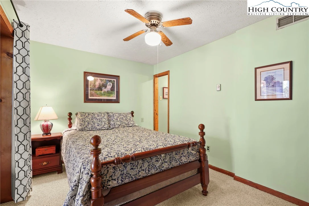 Image number 7 for the current listing