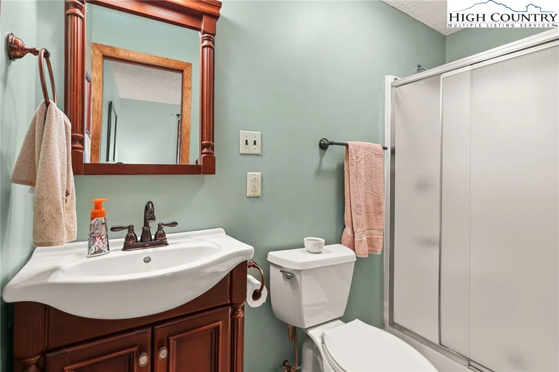Image number 9 for the current listing