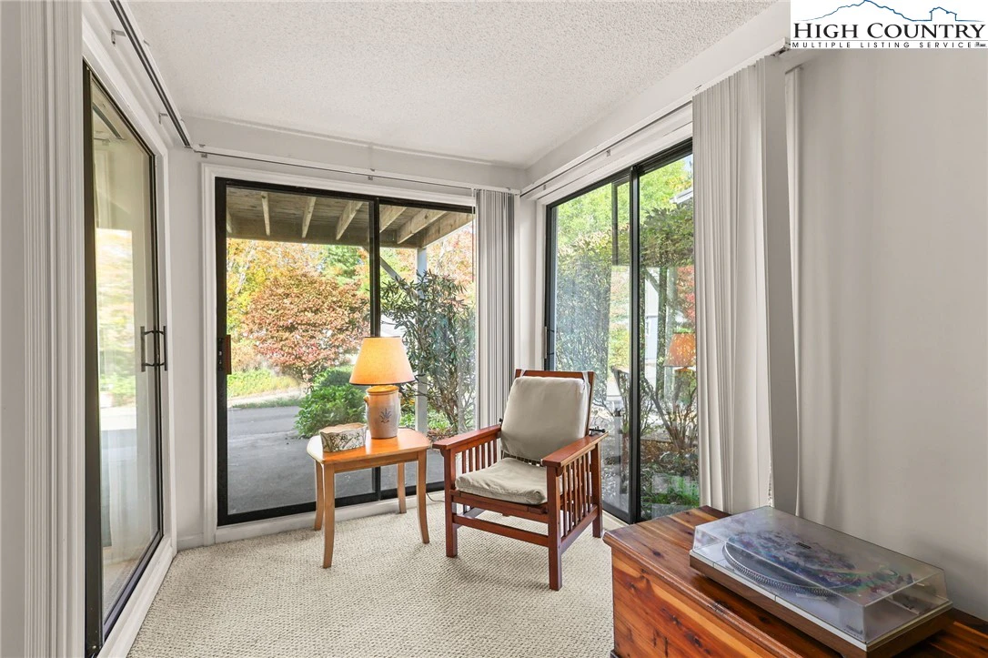 Image number 10 for the current listing