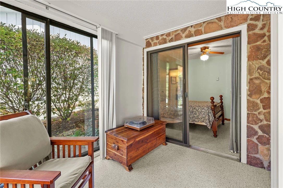 Image number 11 for the current listing