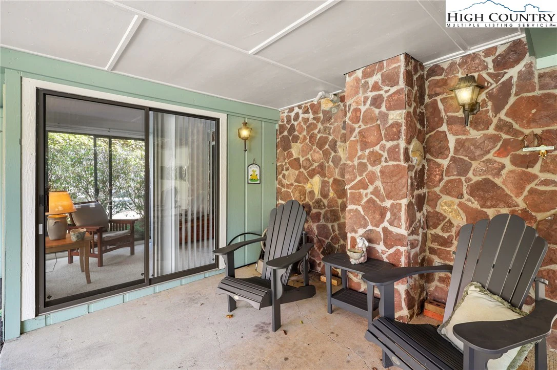 Image number 13 for the current listing