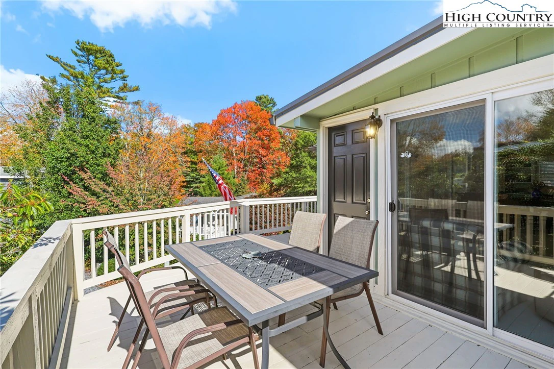 Image number 17 for the current listing