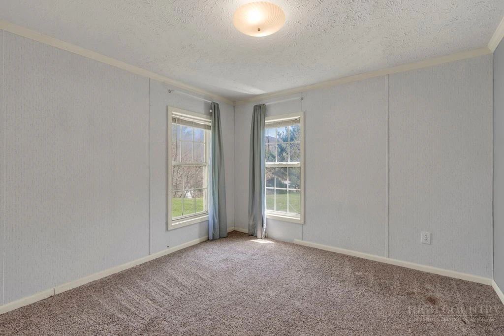 Image number 9 for the current listing