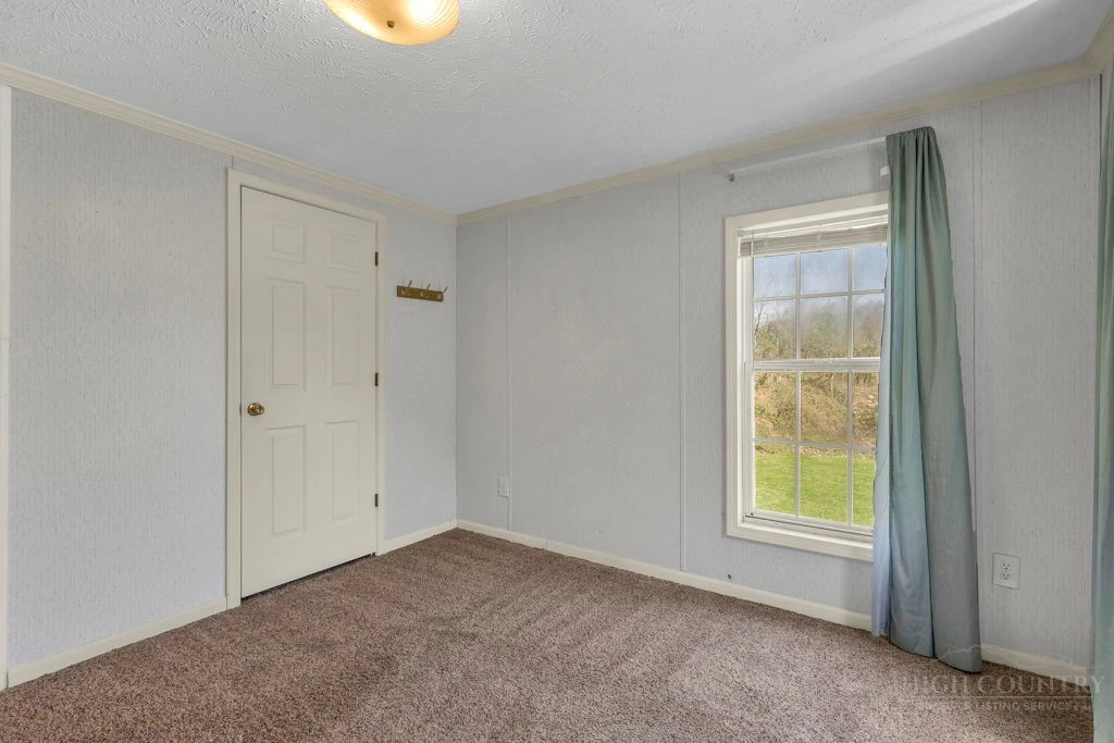 Image number 10 for the current listing