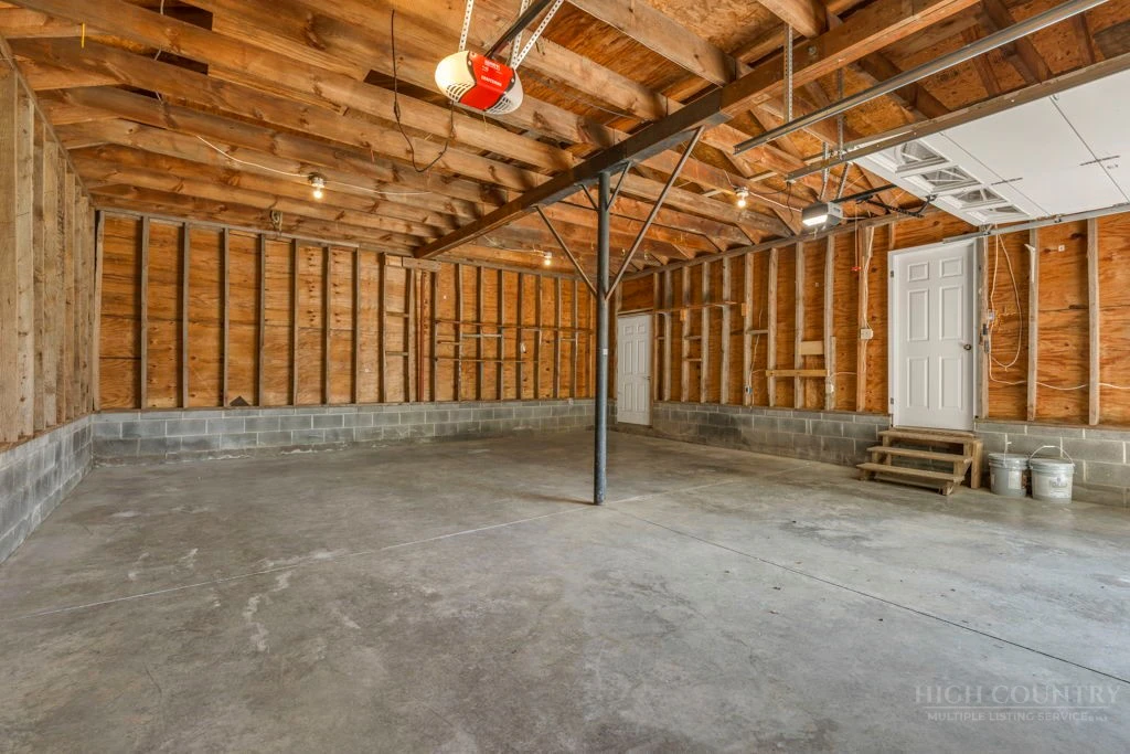 Image number 19 for the current listing