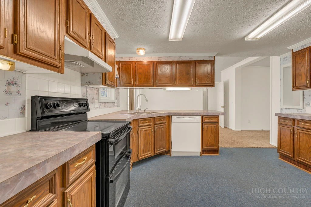 Image number 12 for the current listing