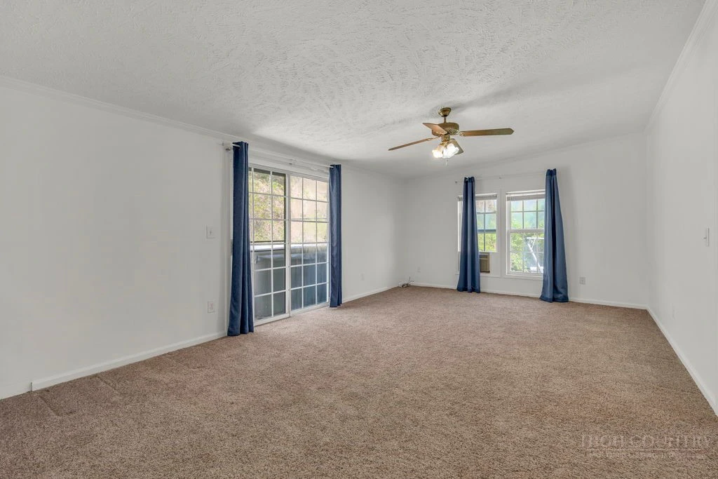 Image number 6 for the current listing