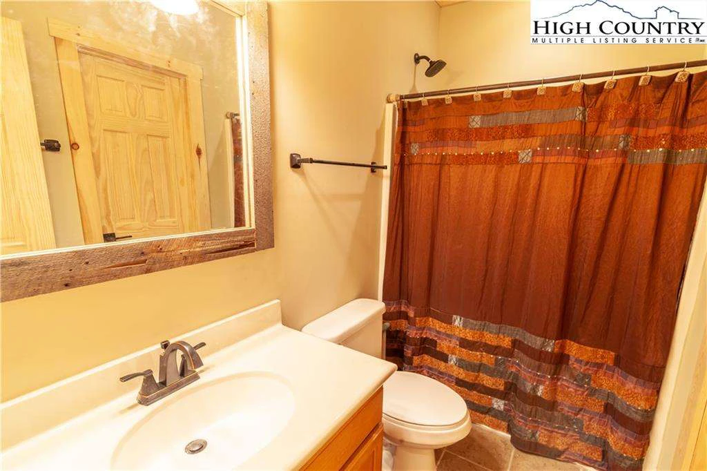 Image number 5 for the current listing