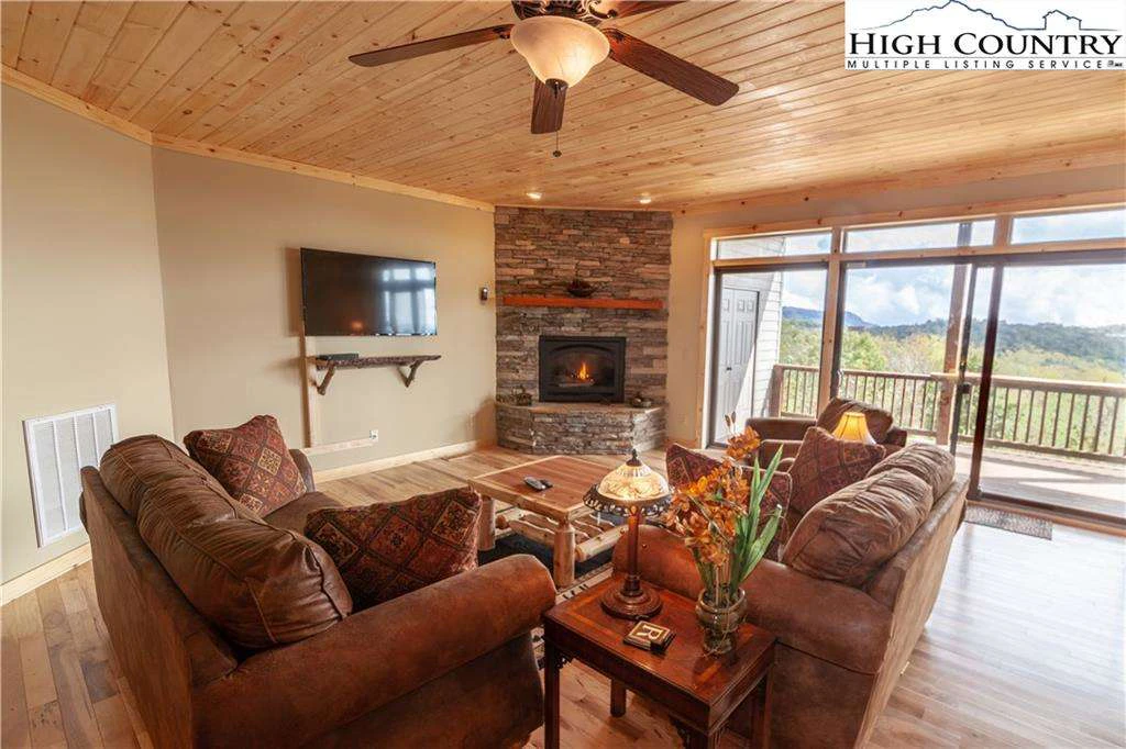 Image number 2 for the current listing