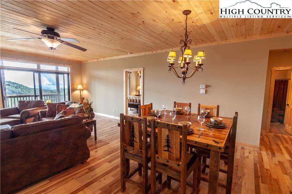 Image number 11 for the current listing