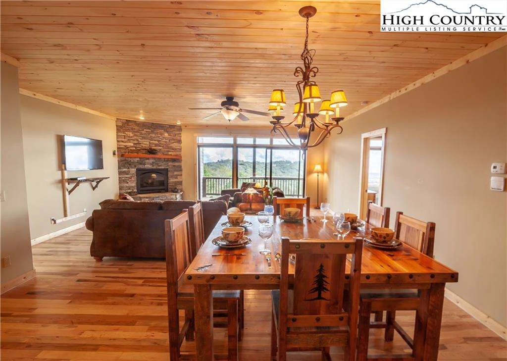 Image number 12 for the current listing