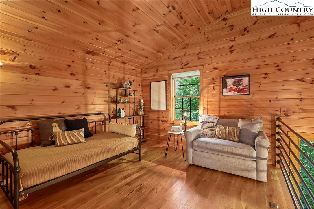 Image number 3 for the current listing