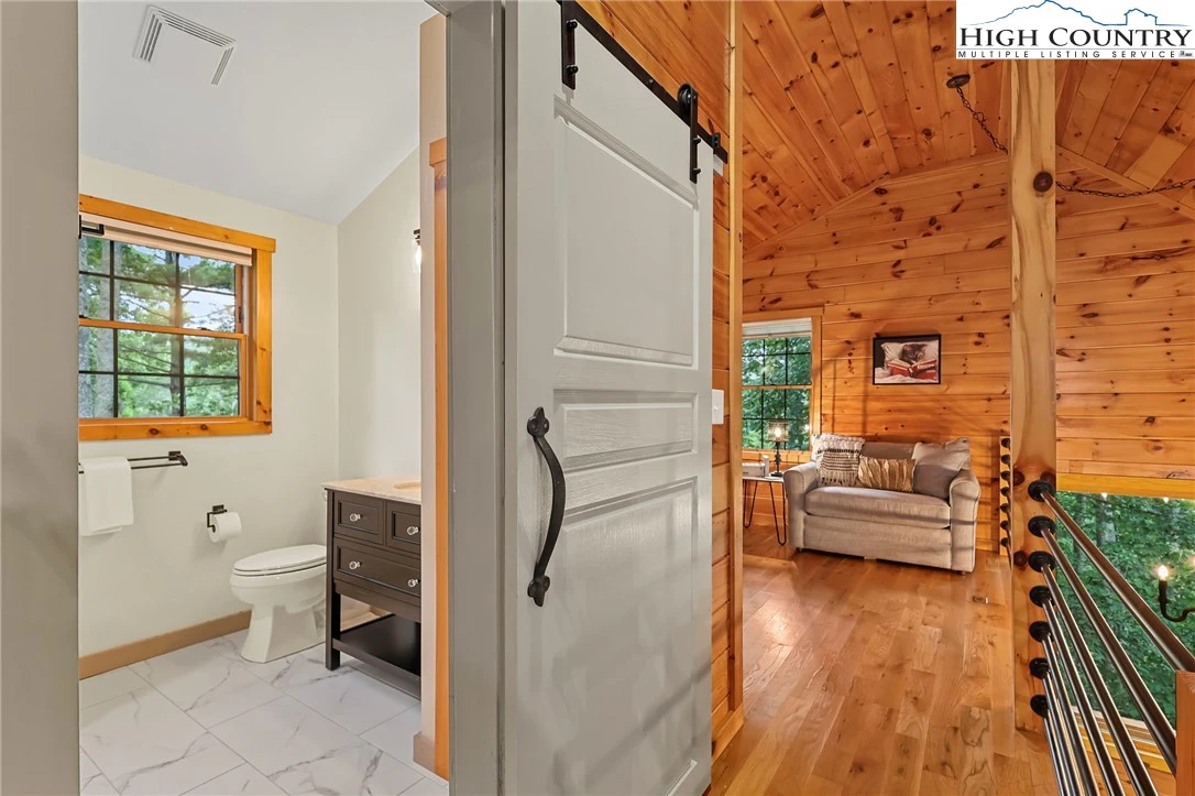 Image number 9 for the current listing