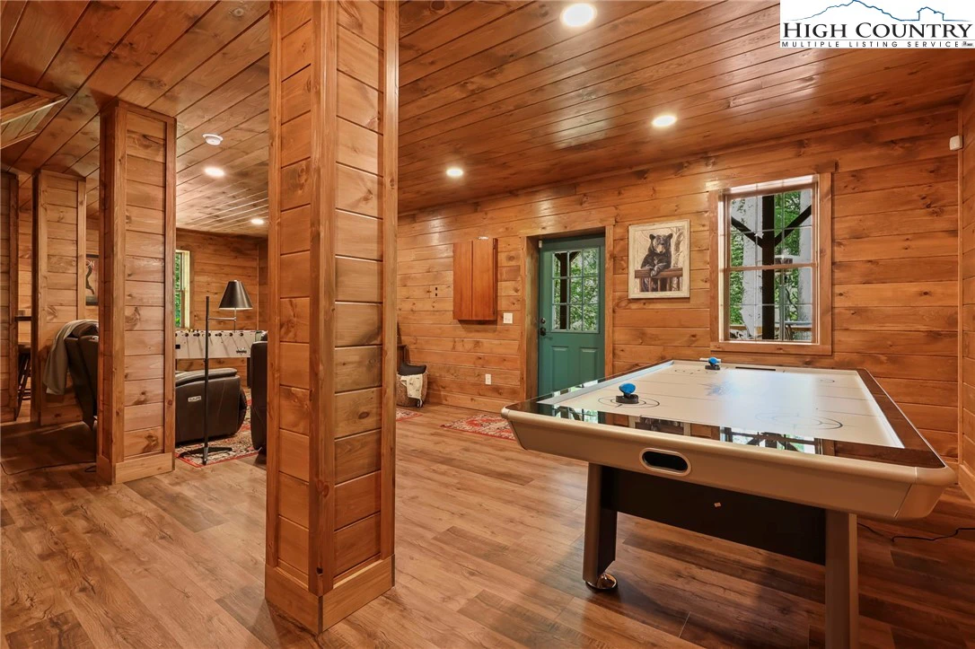 Image number 2 for the current listing