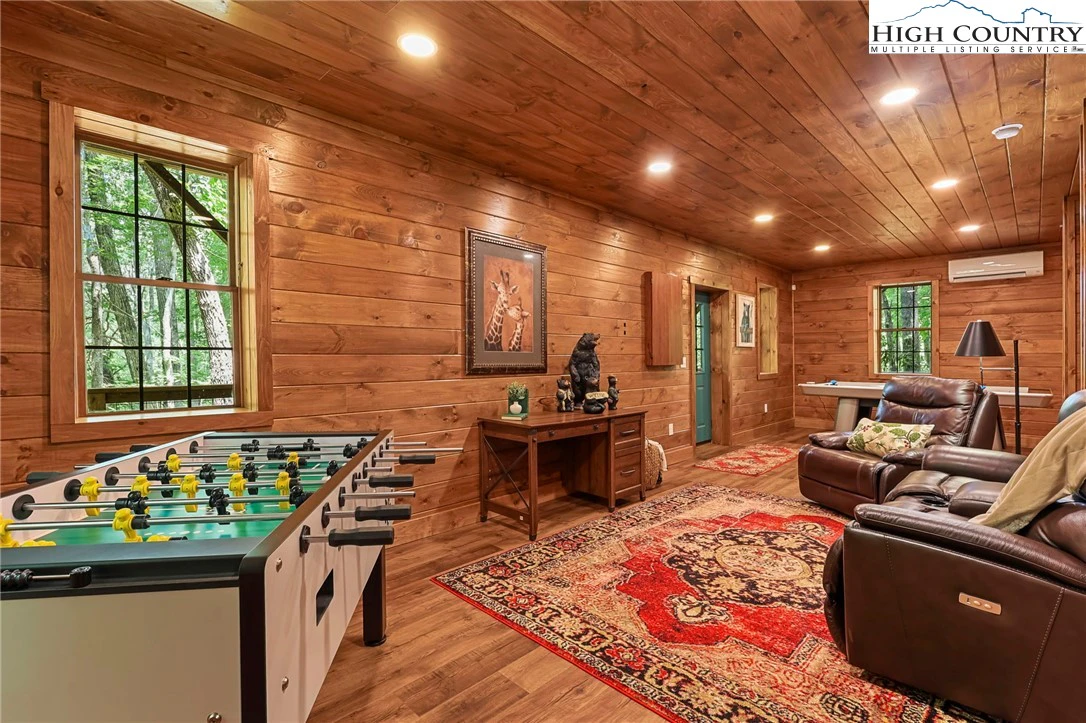 Image number 16 for the current listing