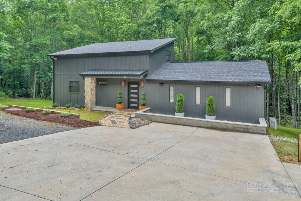 Image number 1 for the current listing