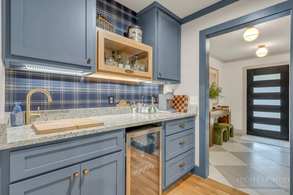 Image number 5 for the current listing