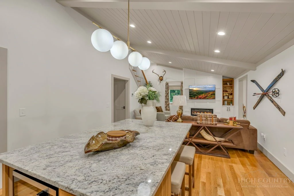 Image number 10 for the current listing