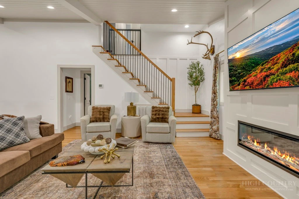 Image number 19 for the current listing