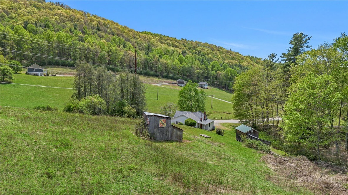 Image number 17 for the current listing