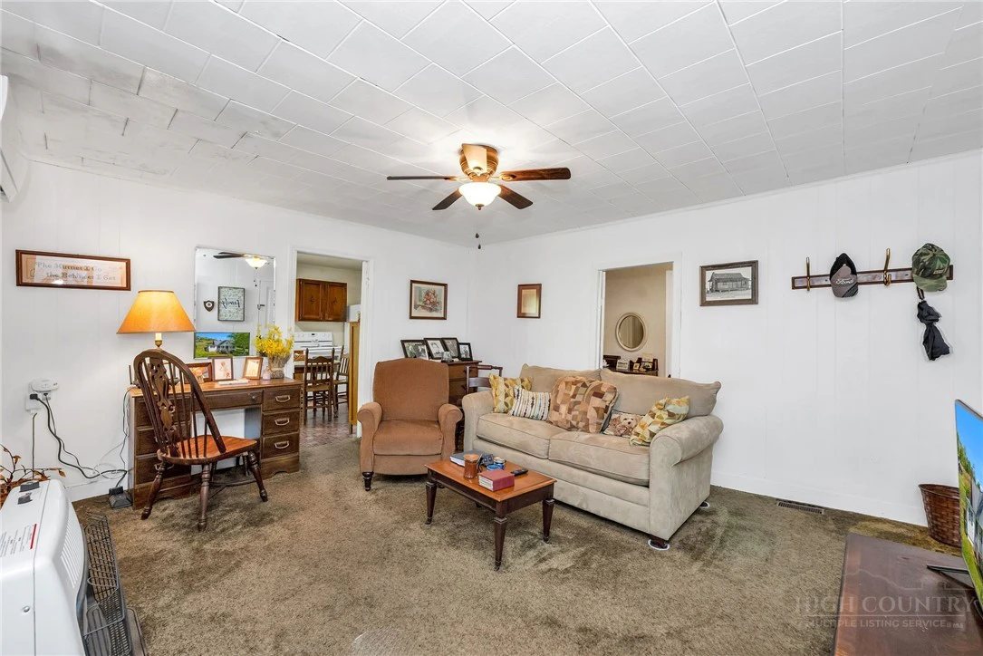 Image number 13 for the current listing