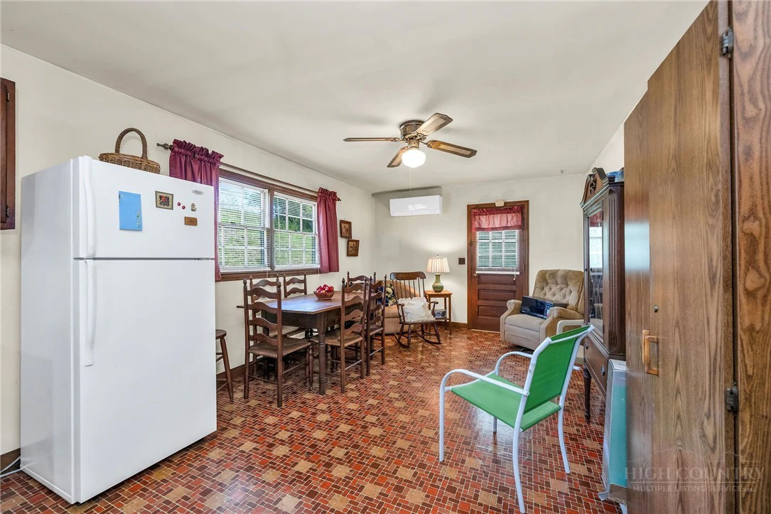 Image number 11 for the current listing